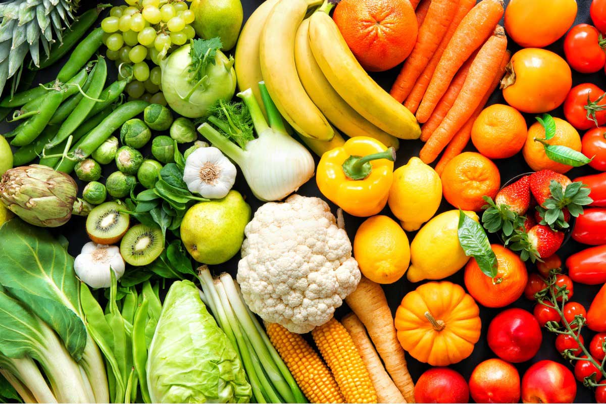 Imagen de frutas y verduras agrupadas en gran cantidad